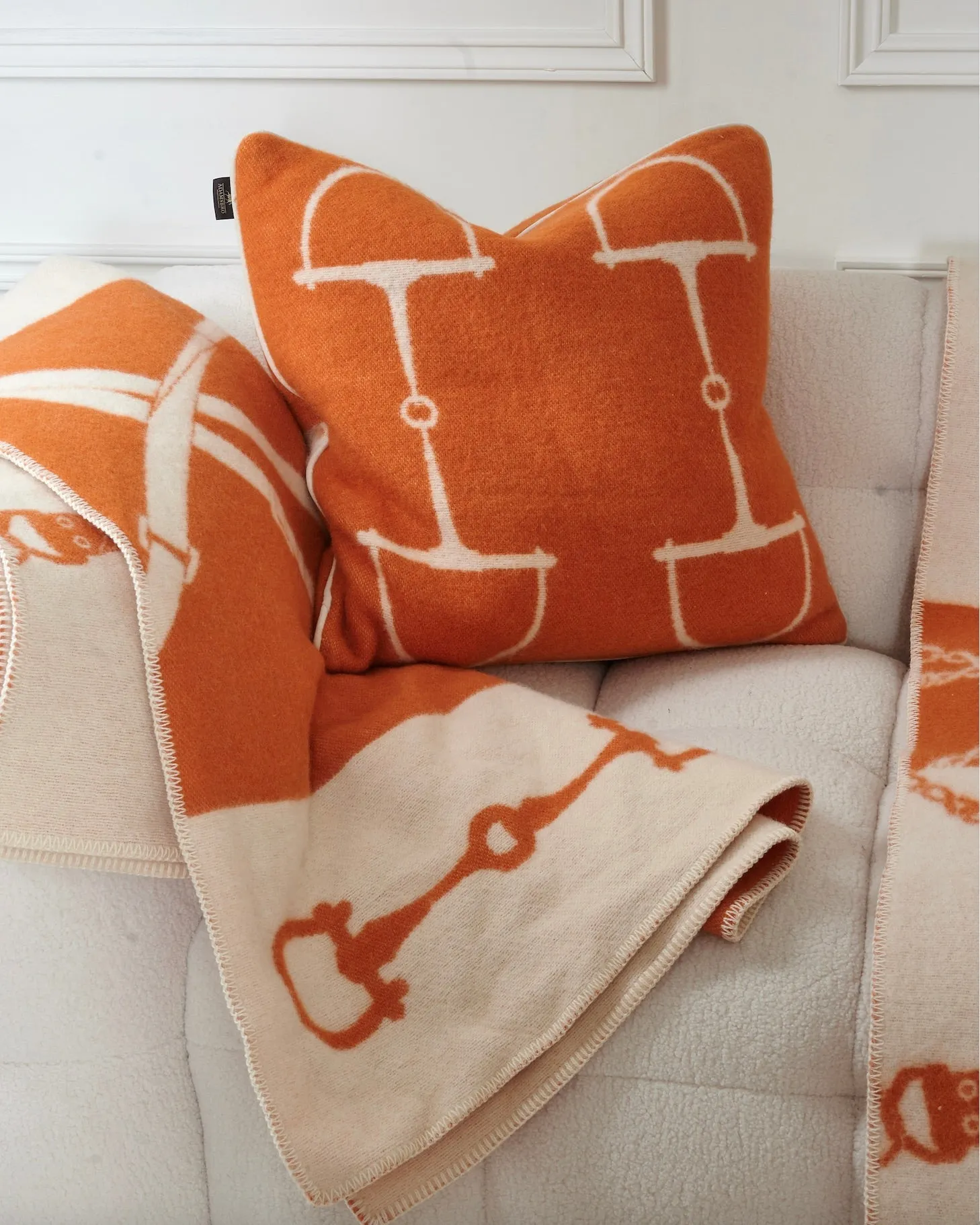 CLASSIC BIT CUSHION NZ WOOL RUST